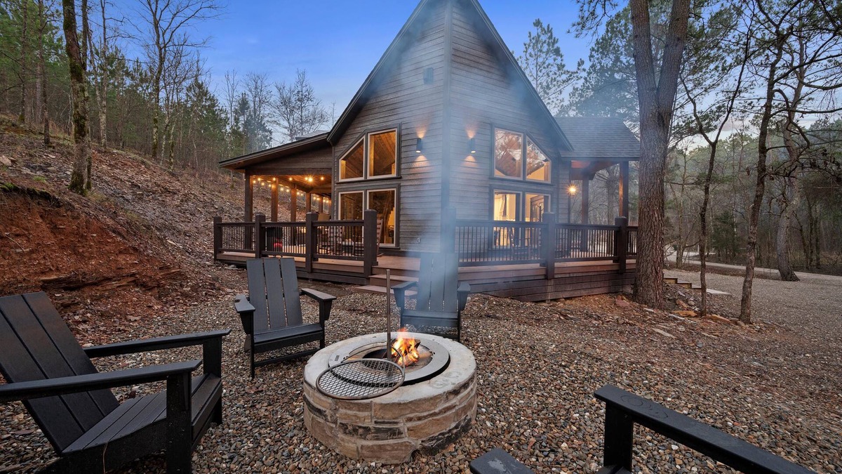 Broken Bow Cabin | Hillside Harmony - hot tub, luxury shower room, patio Pine Lake Broken Bow