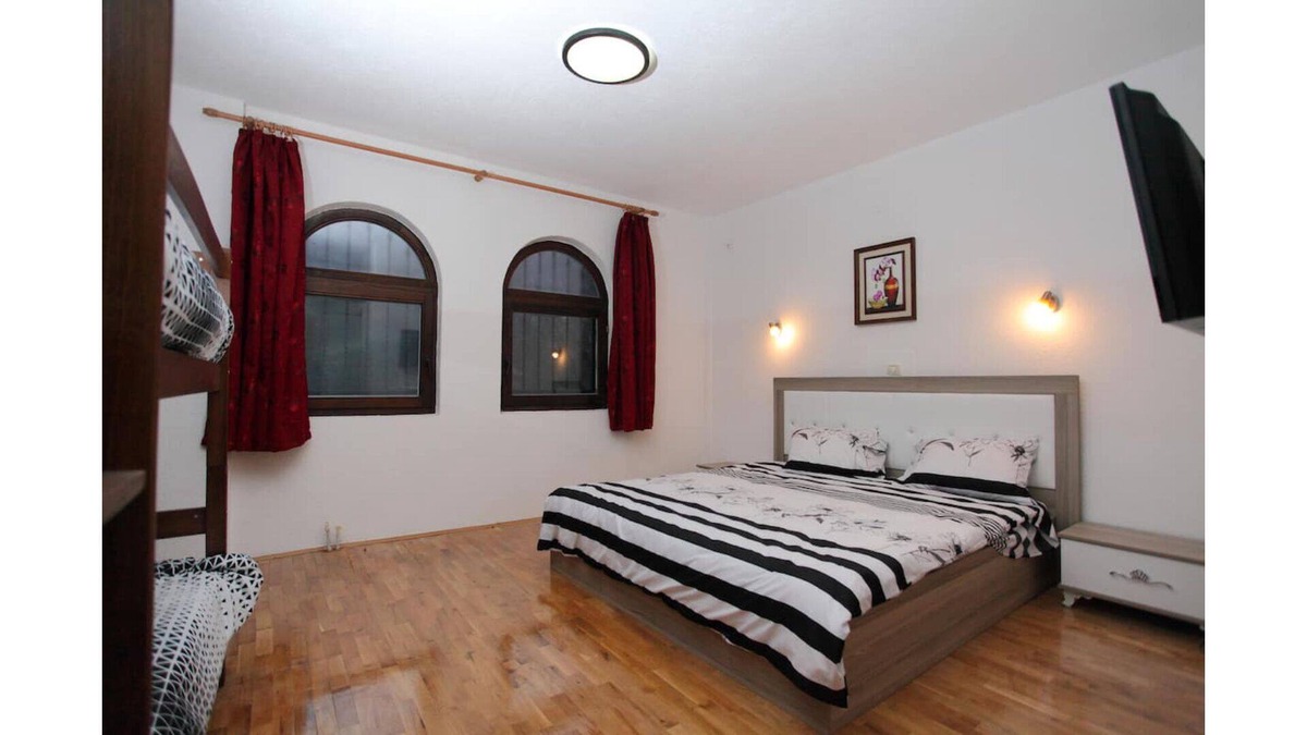 Dolna Matka Apartment | Hillside Haven - Nora East
