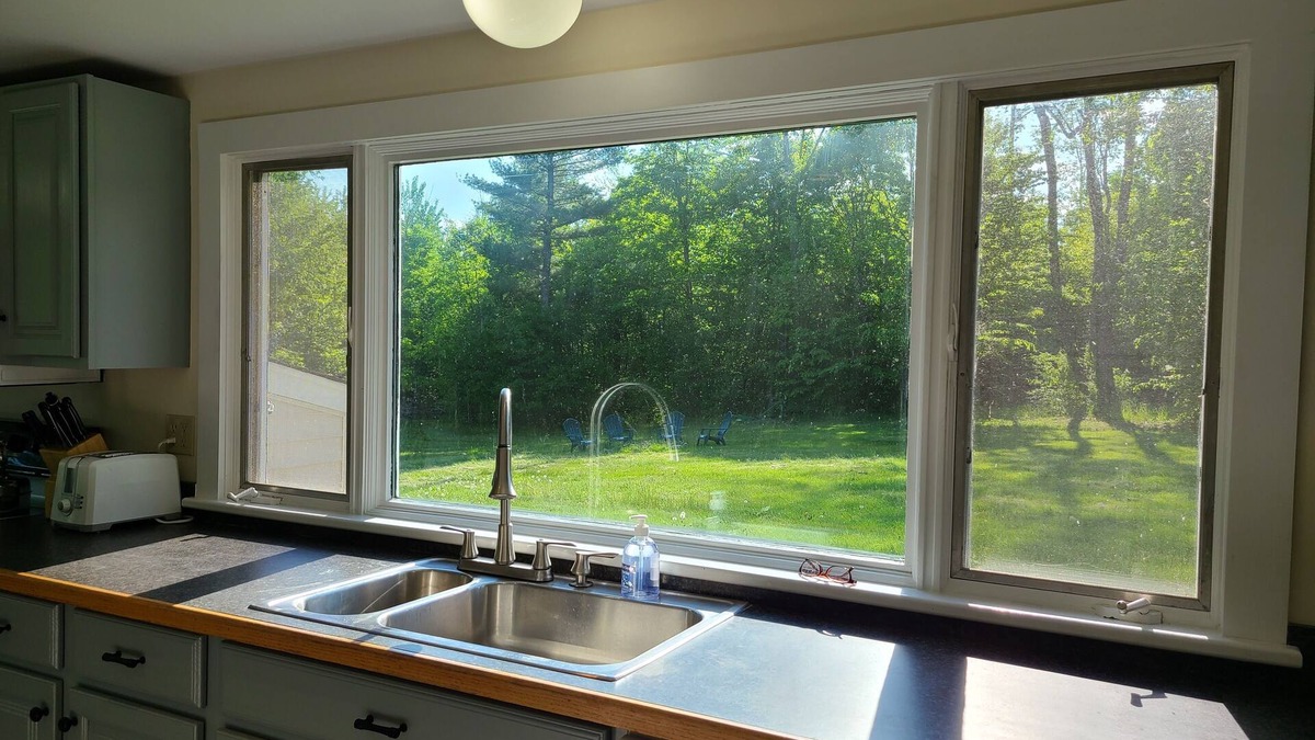 Sandwich House | Hillside home minutes to Center Sandwich and Moultonboro. Single floor living.