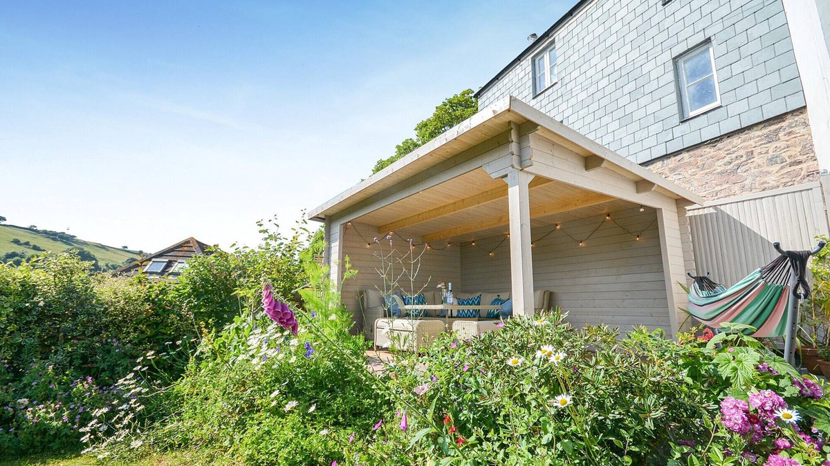 Kingsand Cottage | Hillside House