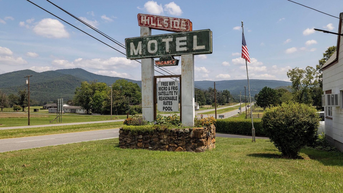 Luray Hotel | Hillside