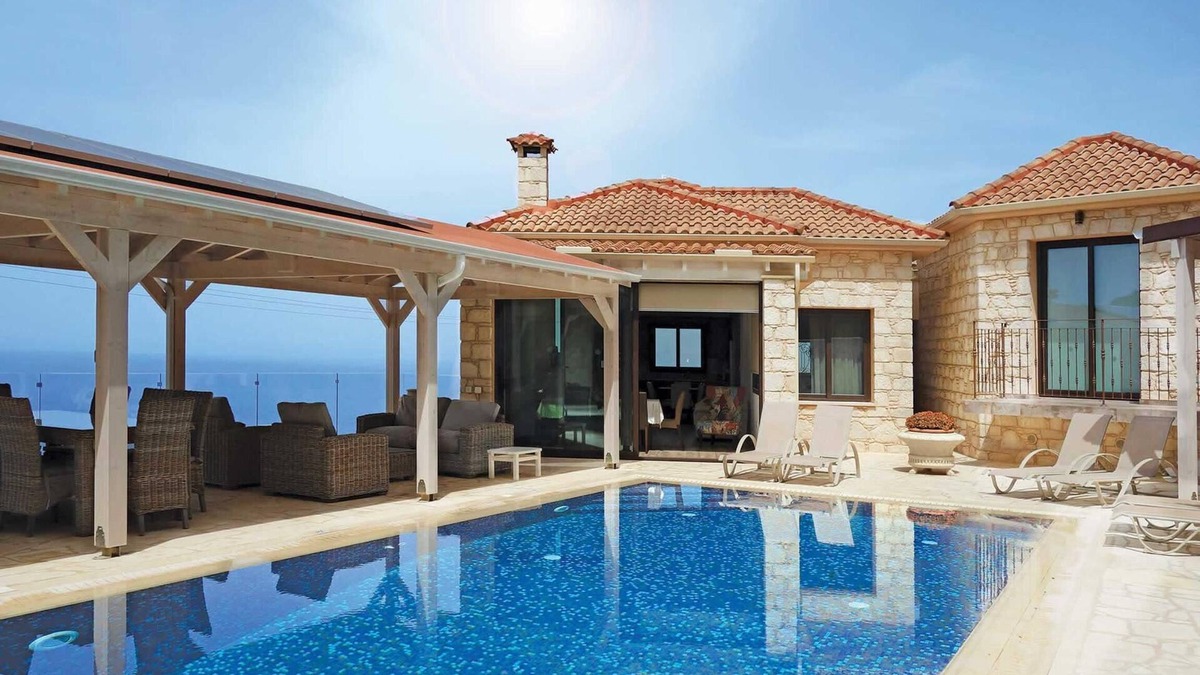Pachyammos Villa | Hillside villa, stunning veiws out to sea