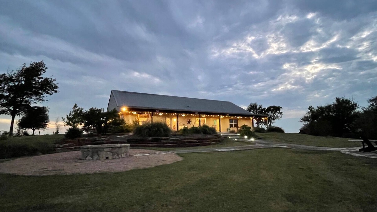 Bleiblerville House | Hilltop Getaway with Awesome Views