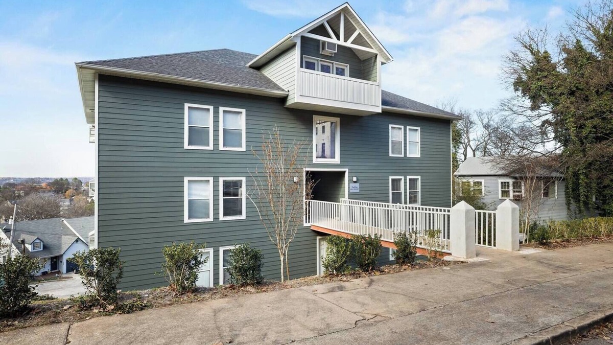 Five Points South Condo | Hilltop Haven - King Beds/Free Parking/Big Groups