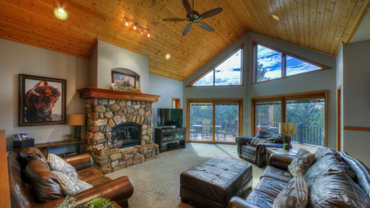Deadwood Cabin | Hilltop Haven, Paved Roads, Hot Tub, Deadwood