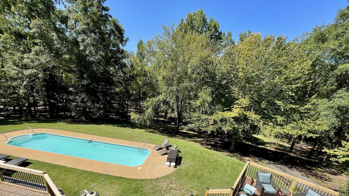 Northport House | Hilltop Hideaway-Family friendly gem-swimming pool, hot tub, games & more!