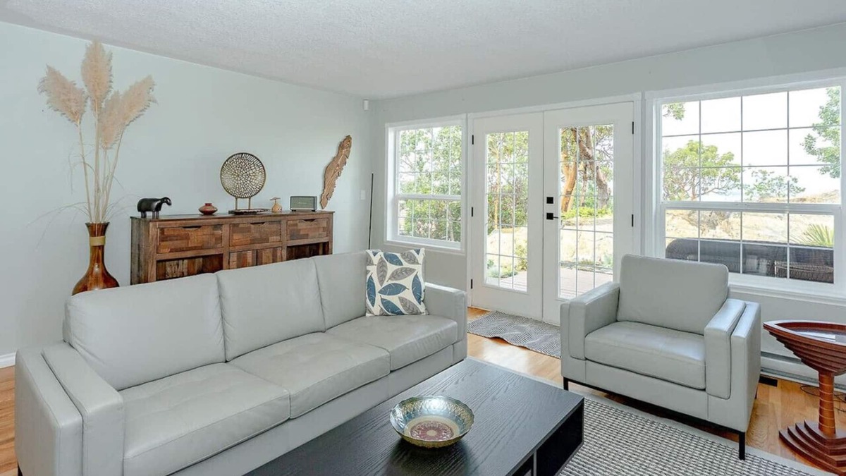 Regional District of Nanaimo House | Hilltop Hideaway with Ocean and Mountain Views