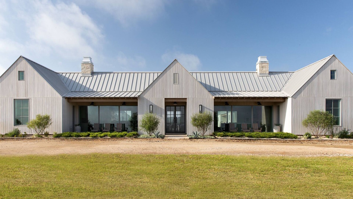 Austin County House | Hilltop House - Central to Round Top, Brenham, Bellville, and Chappell Hill.