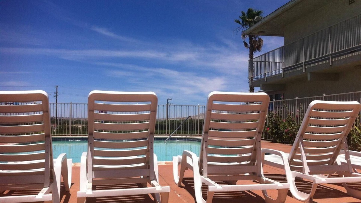 Victorville Hotel | Hilltop Inn & Suites