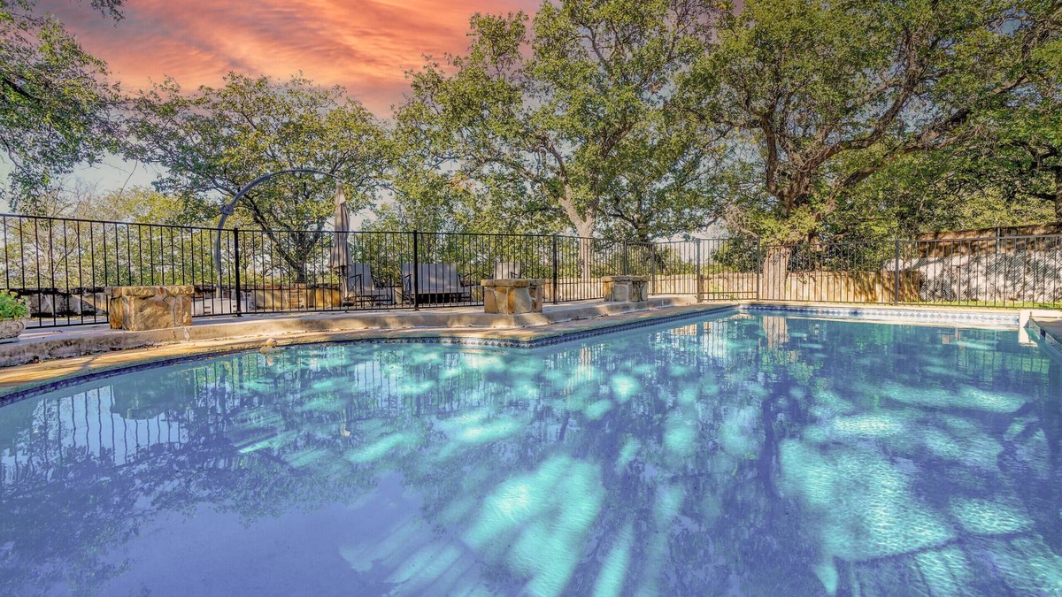 Mineral Wells House | Hilltop Inn- Swimming Pool