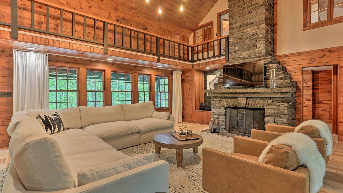 Lackawaxen Cabin | Hilltop Lackawaxen Gem w/River View & Fire Pit
