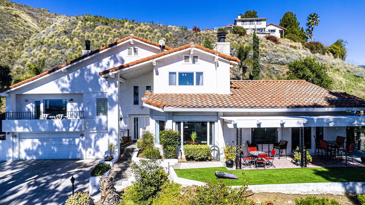 San Bernardino House | Hilltop Nature Retreat! Pool, Private, Peaceful! Mountain and City Views!