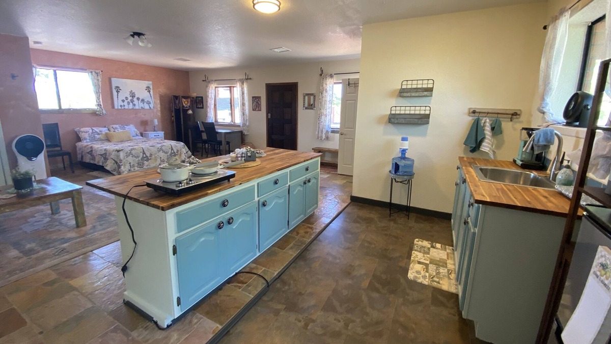 Patagonia Apartment | Hilltop private Casita w/views galore - w/hot tub!
