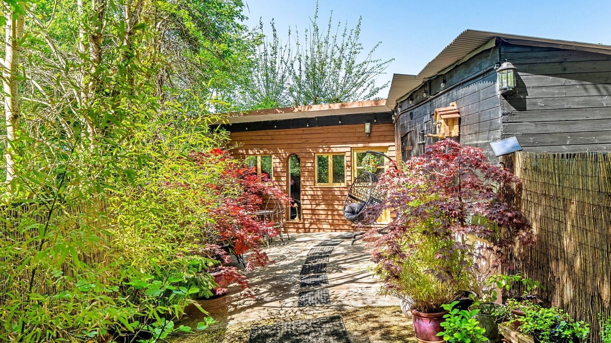 Romsey Cabin | Hilltop Stable