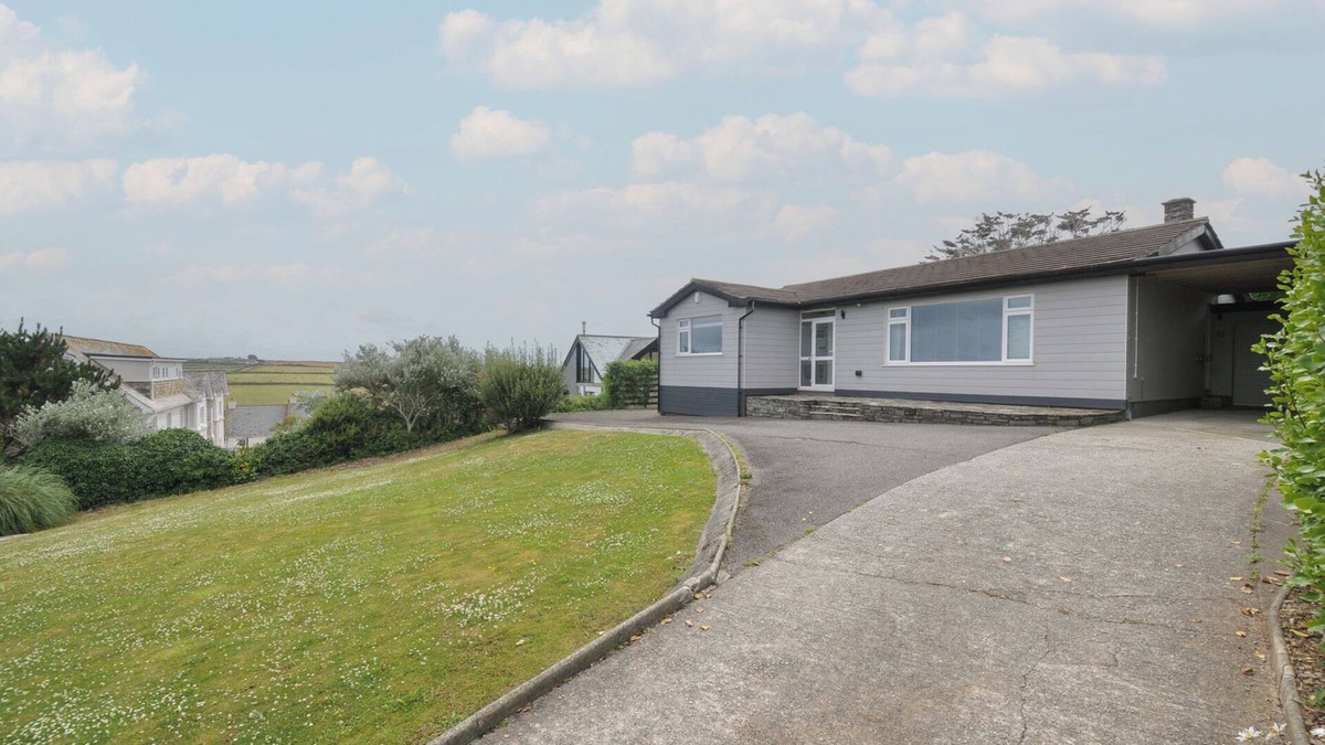 Trebetherick Cottage | HILLVIEW, family friendly in Wadebridge