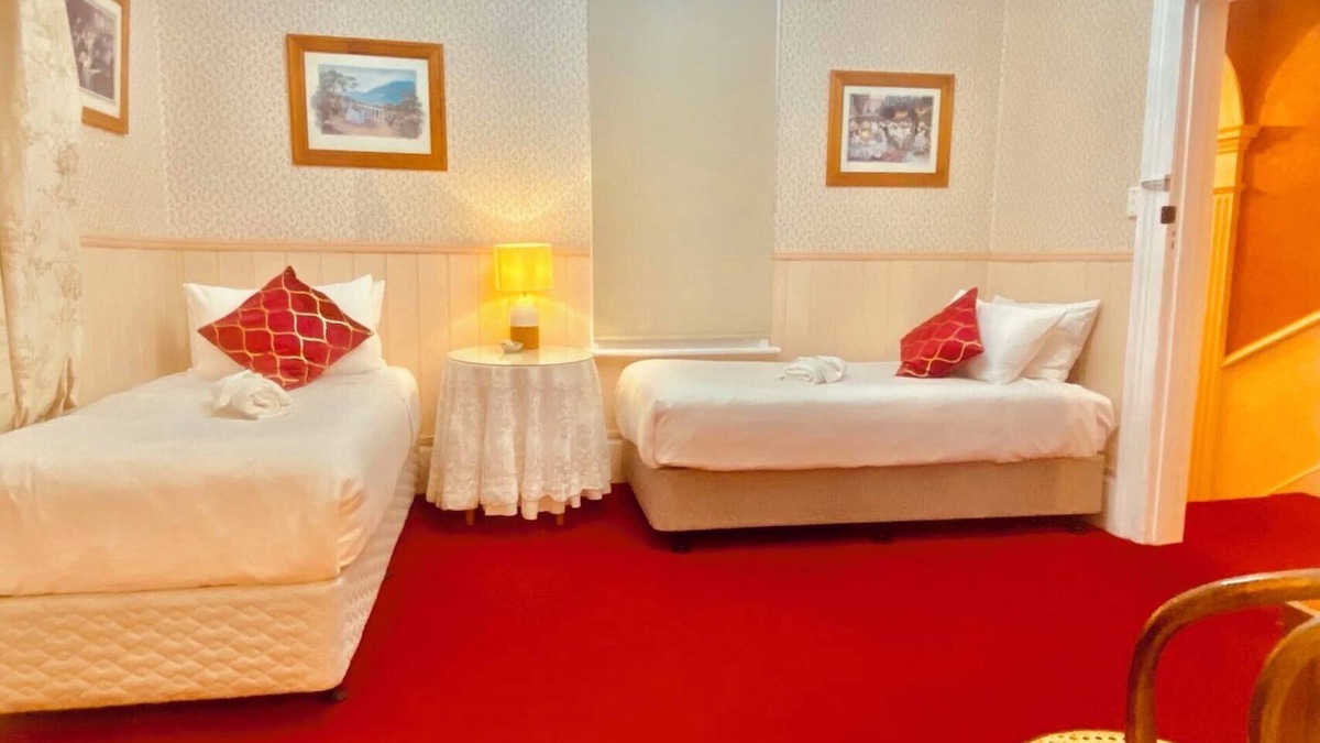 Launceston CBD Cabin | Hillview House Launceston