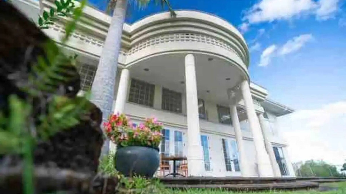 Hilo House | Hilo Villa with pool - 16 guests max