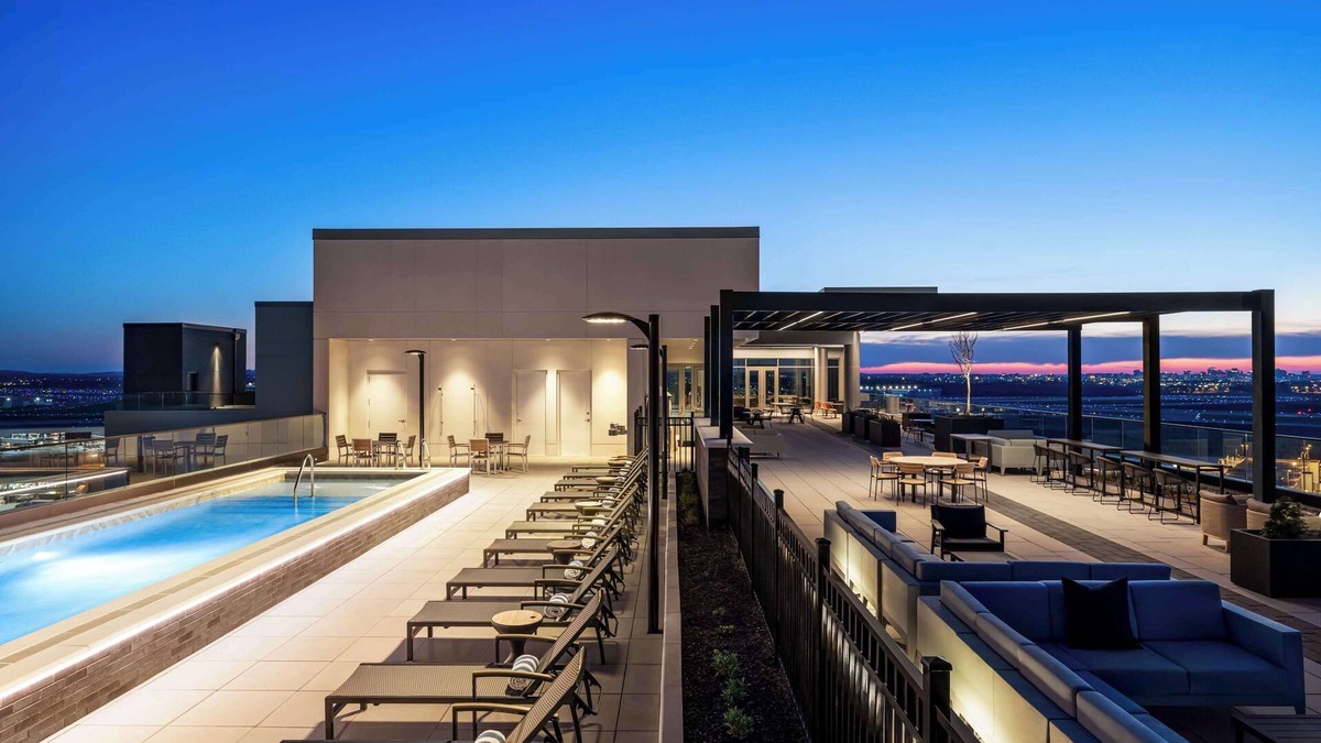 Nashville Hotel | Hilton BNA Nashville Airport Terminal