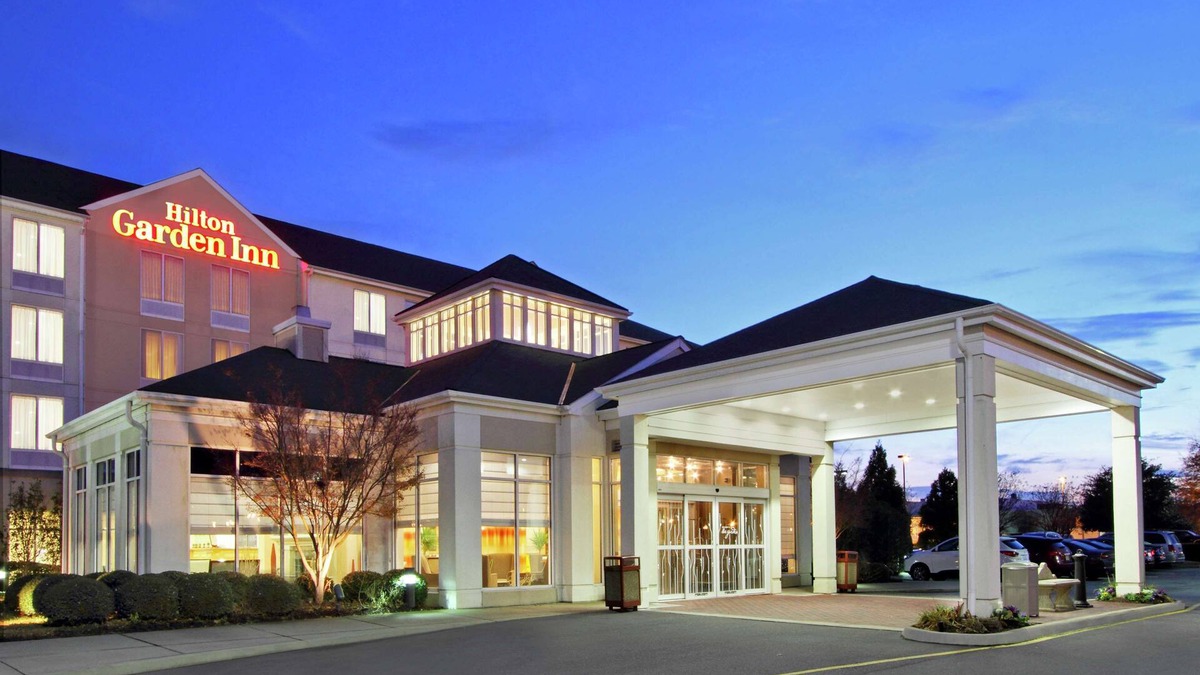 Greenbrier East Hotel | Hilton Garden Inn Chesapeake/Greenbrier