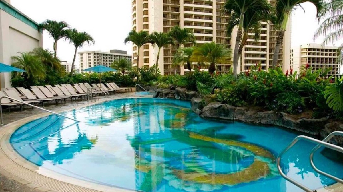 Waikiki Resort | Hilton Hawaiian Village Lagoon Tower, private beachfront resort