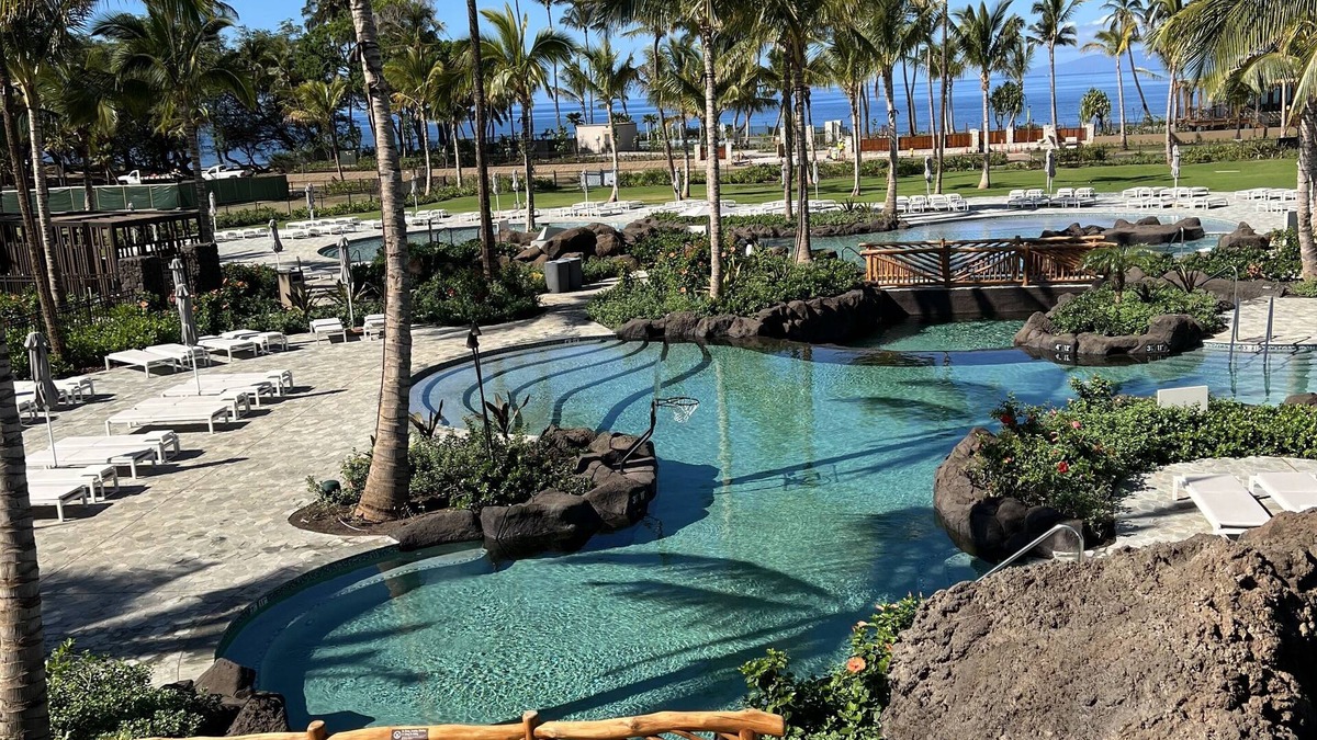 Kihei Resort | Hilton Maui Bay Villas – 2 BR Plus Suite, Sleeps 6, Full kitchen, 2 bathrooms