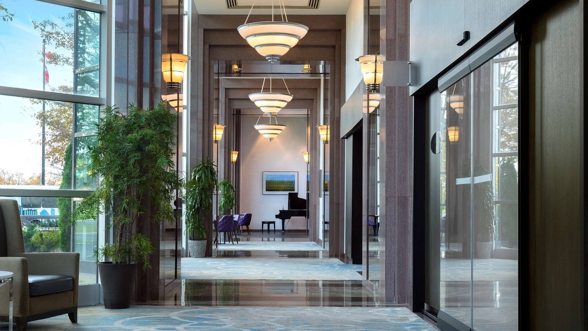 Markham Hotel | Hilton Toronto/Markham Suites Conference Centre & Spa