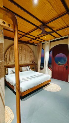 Almora Hotel | Himalayan Hobbit House