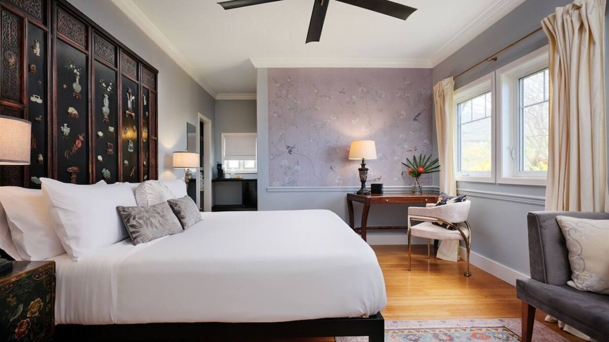 Wailuku Bed & Breakfast | Hinano Suite - Historic charm | Chef's breakfast