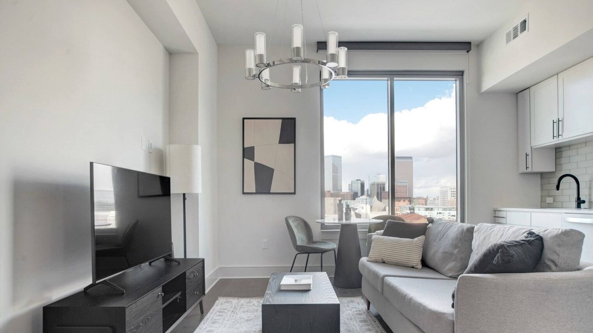 Civic Center Apartment | Hip Golden Triangle Studio w/ Gym & Pool near Capitol Hill, by Blueground