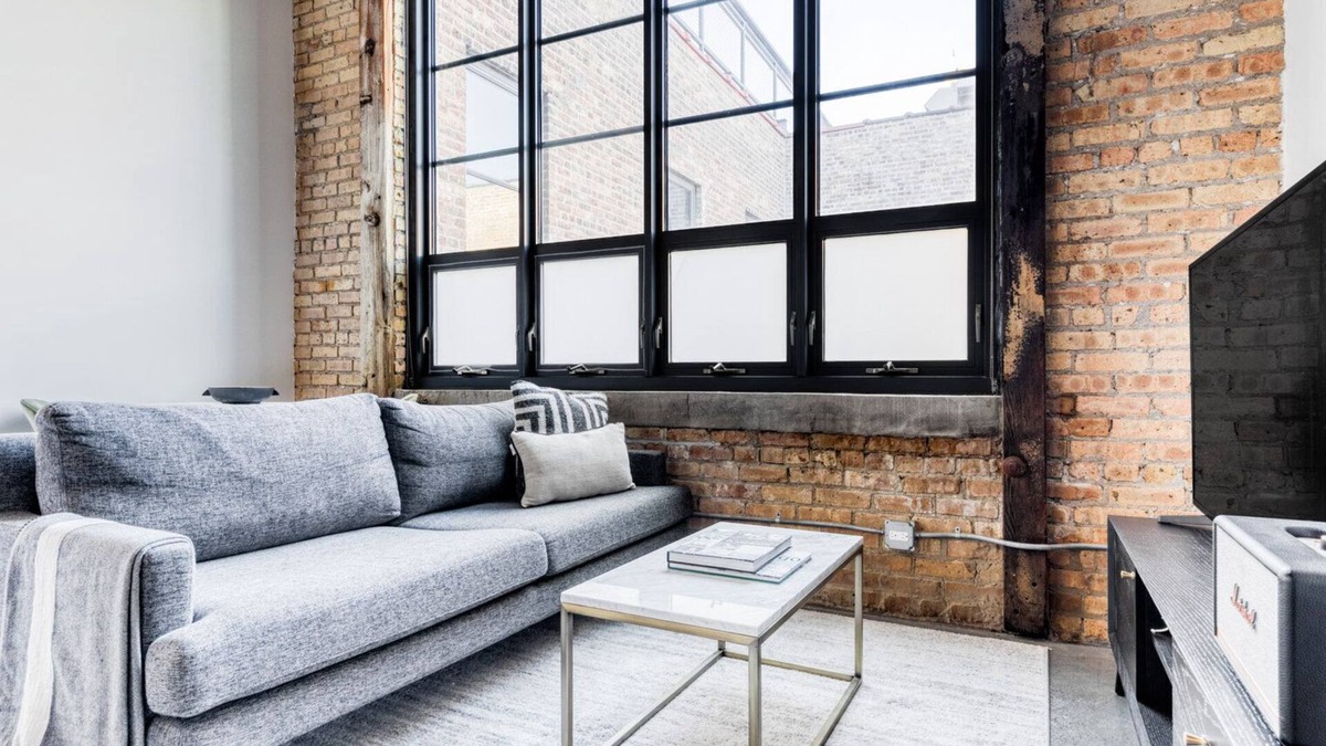Sheffield Neighbors Apartment | Hip Lincoln Park Studio w/Lounge, Roof & Gym, near DePaul, by Blueground