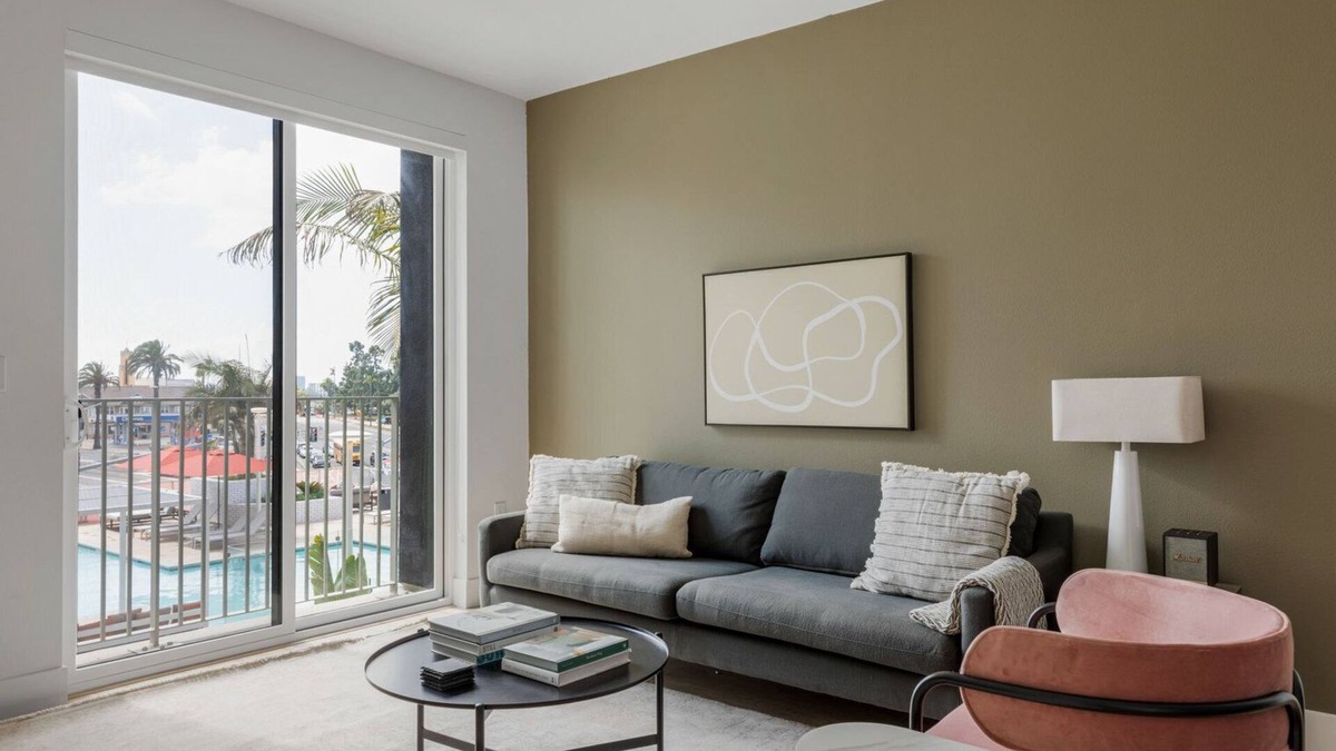 University Heights Apartment | Hip University Heights 2BR w/Courtyard, nr Restaurants, by Blueground