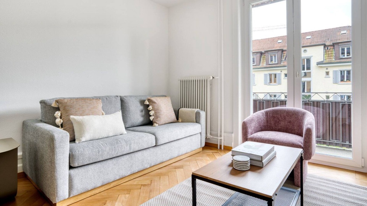 Wipkingen Apartment | Hip Wipkingen 3.5 Room w/ Storage & W/D, 2 mins to Market, by Blueground