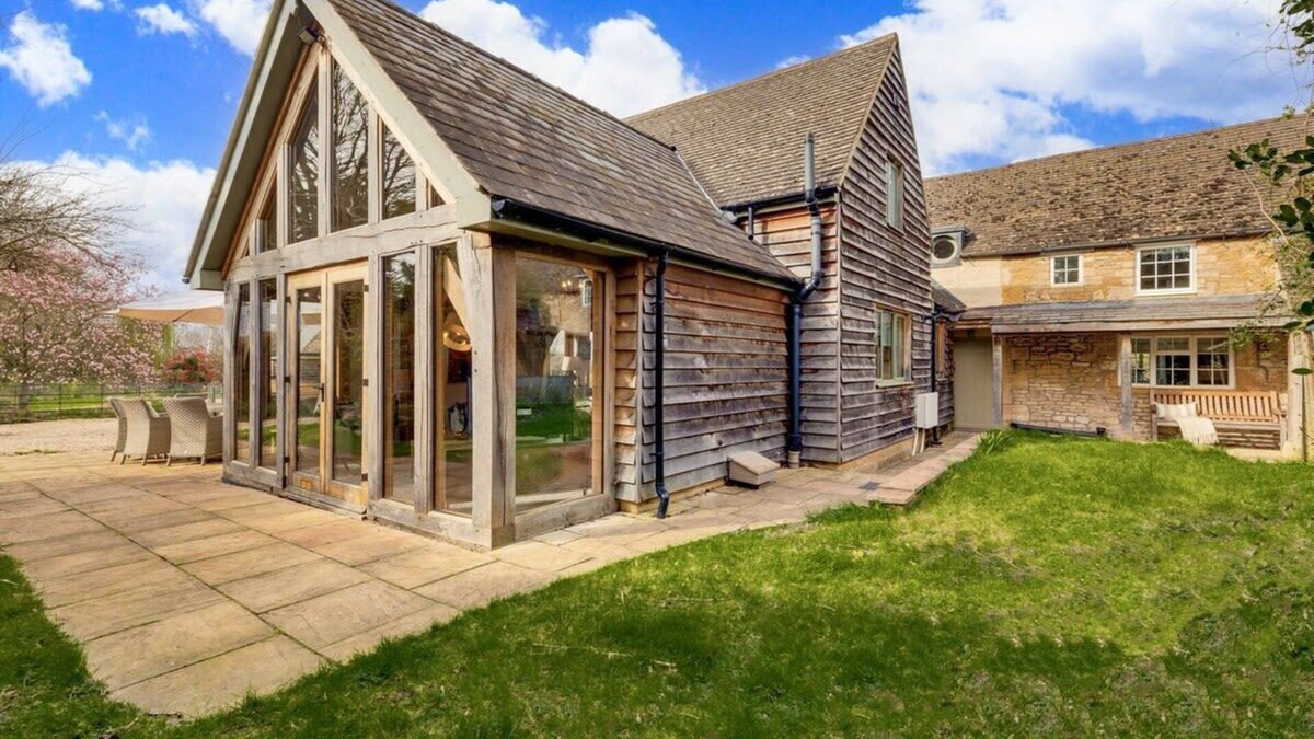 Chipping Campden House | Hiron's Piece With Hot Tub