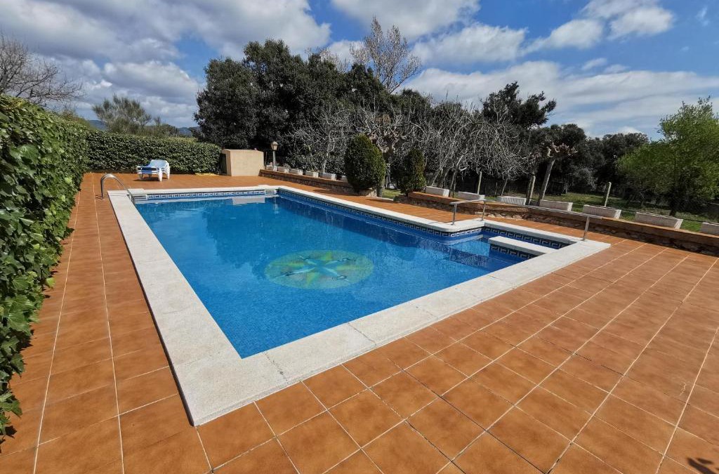 Llagostera House | Histórica Masía con Piscina, Rodeada de Bosques y Campos, Ideal para Familias y Amigos - ES-209-36