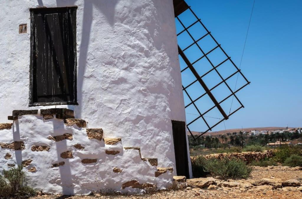 Antigua Villa | Histórica Villa con molino de viento