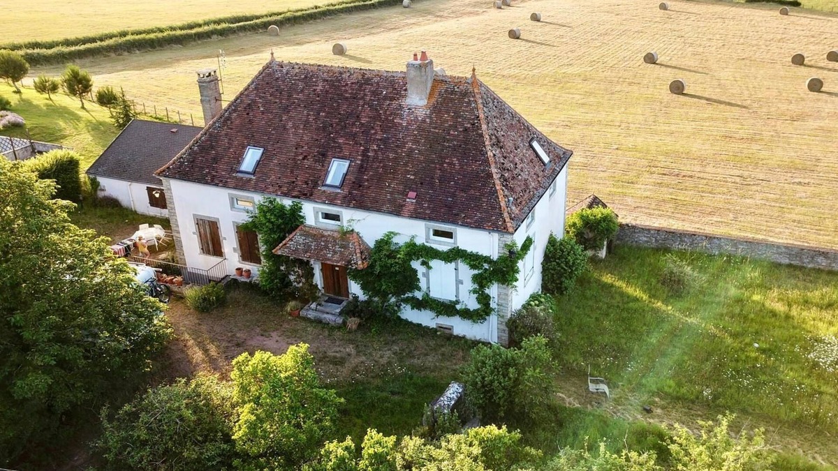 Saint-Martin-de-Salencey Villa | Historical 1850 Master house in Burgundy with pool and endless view