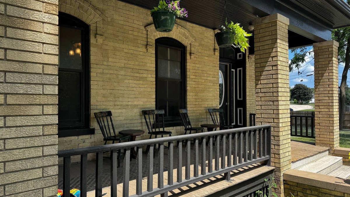 Racine House | Historic 1867 Fox Mansion: Chef’s Kitchen, A/C, across from the swimming Quarry