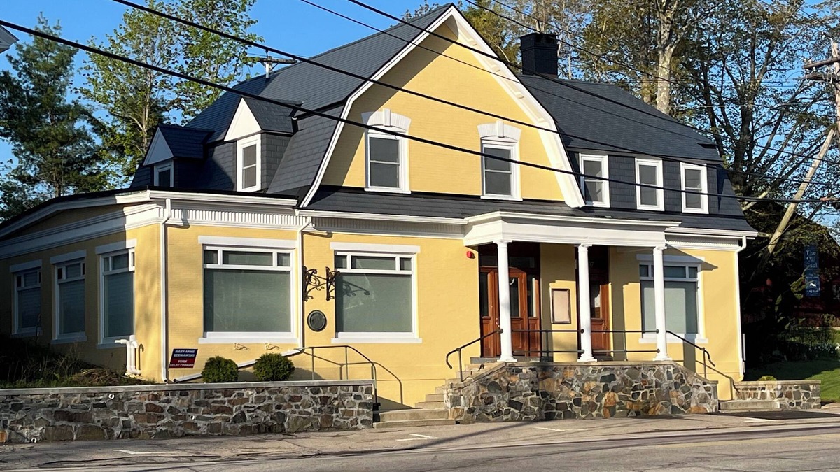 York Harbor House | Historic 1898 Bank, 2025 Renovation! 6Bed/4Bath, Sleep 12, 2 Kitchens, Fire-pit.