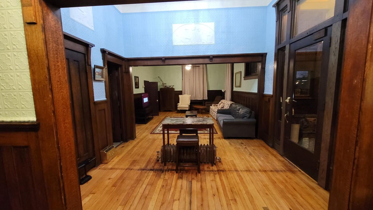 Corry House | Historic 2 Bedroom 2 Bath in Downtown