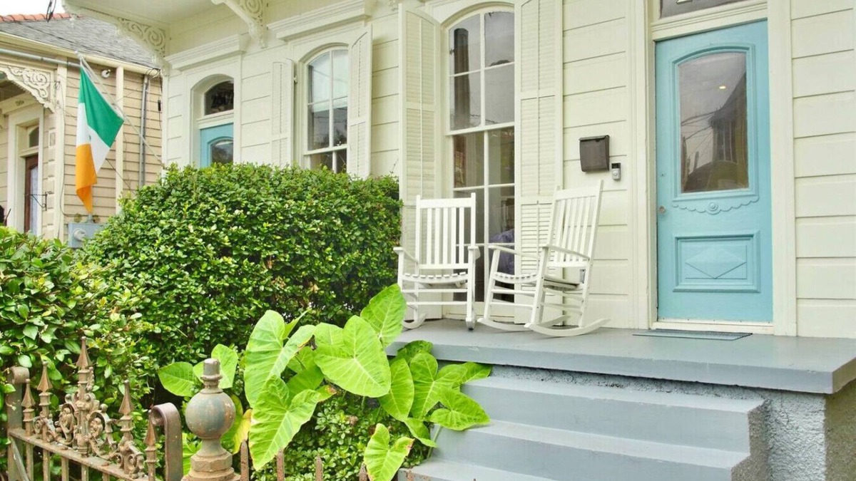 Irish Channel Apartment | Historic 2 Bedroom Home On Magazine St.