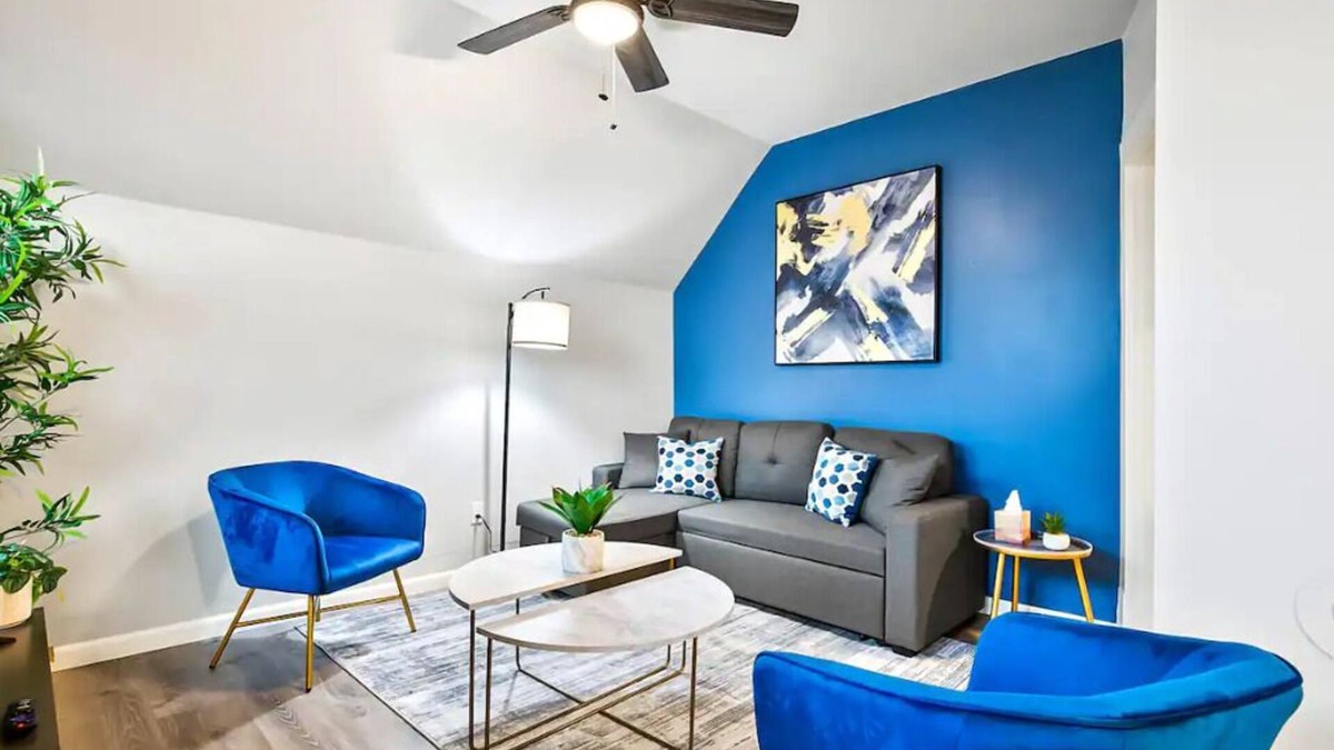 Everett Apartment | Historic 2 BR apartment in Everett w/modern comforts. Features AC, full kitchen, W/D, and dedicated workspace. Only 4 mins to Providence Medical & close to Naval Station. Free street parking