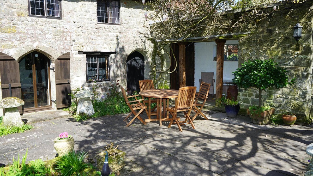 Shaftesbury House | Historic 2Bed - Traditional Countryside Retreat
