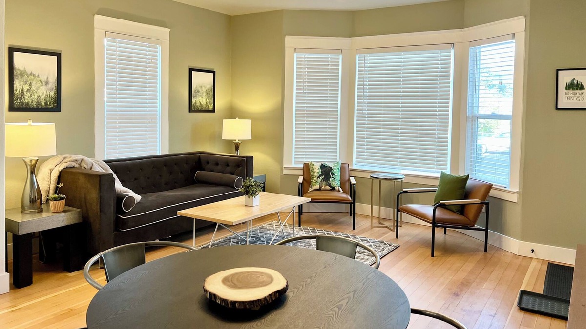 Eatonville House | Historic 3-bedroomTownhouse in Downtown Eatonville!