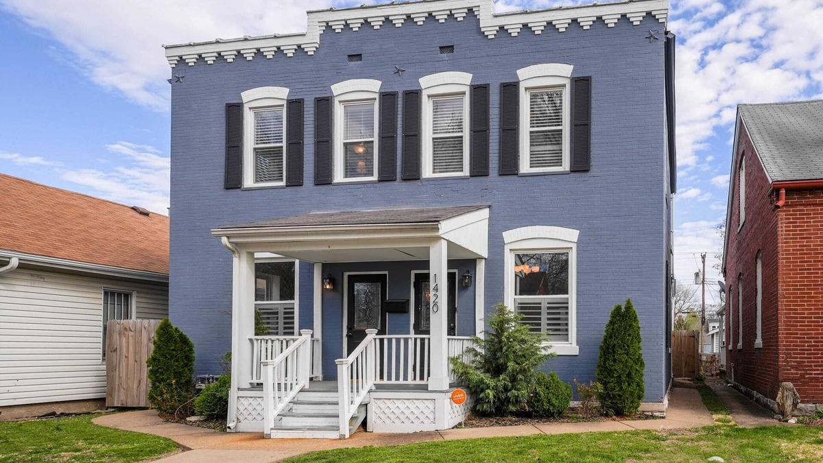 St. Charles Historic District House | Historic 4‑BR Farmhouse Steps to Main Street