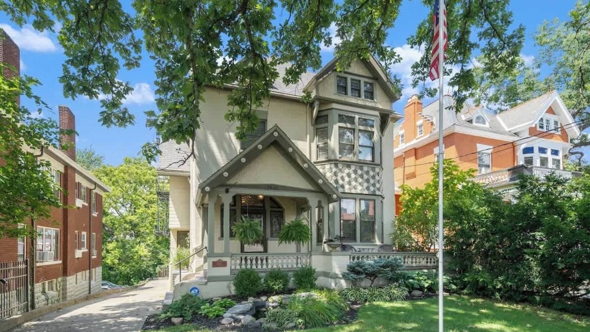 Corryville House | Historic 4BR Gem | Walk to UC | Free Parking