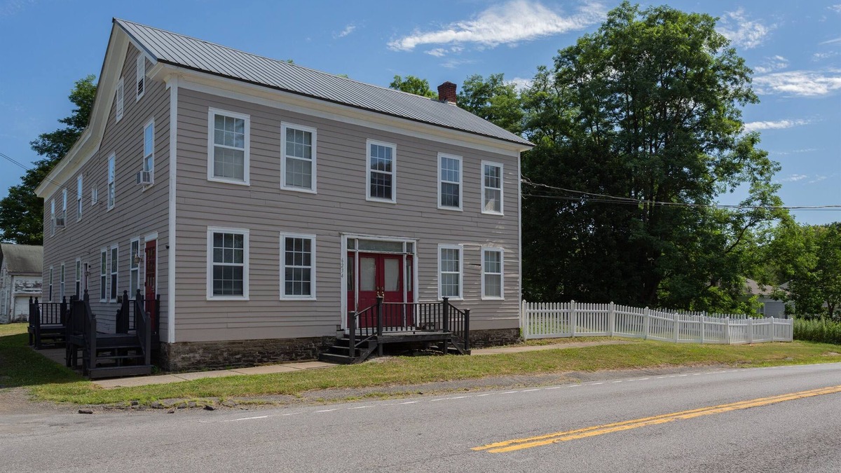 Fly Creek House | Historic 5BD 3BA House 10 Mins to Dreams Park