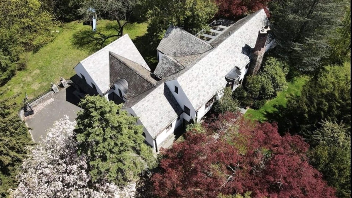 Stamford House | Historic 6-Bdrm Tudor Estate w pool/tennis access