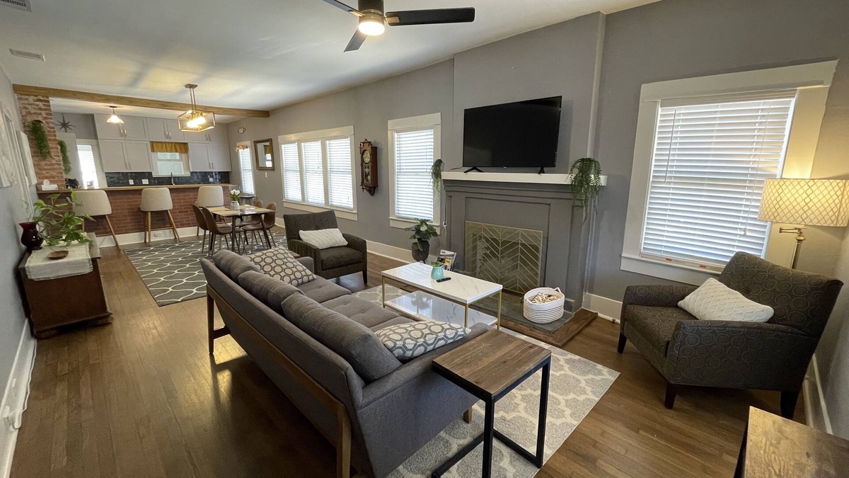 Alta Vista House | Historic Alta Vista Home-2bd 2ba + Office