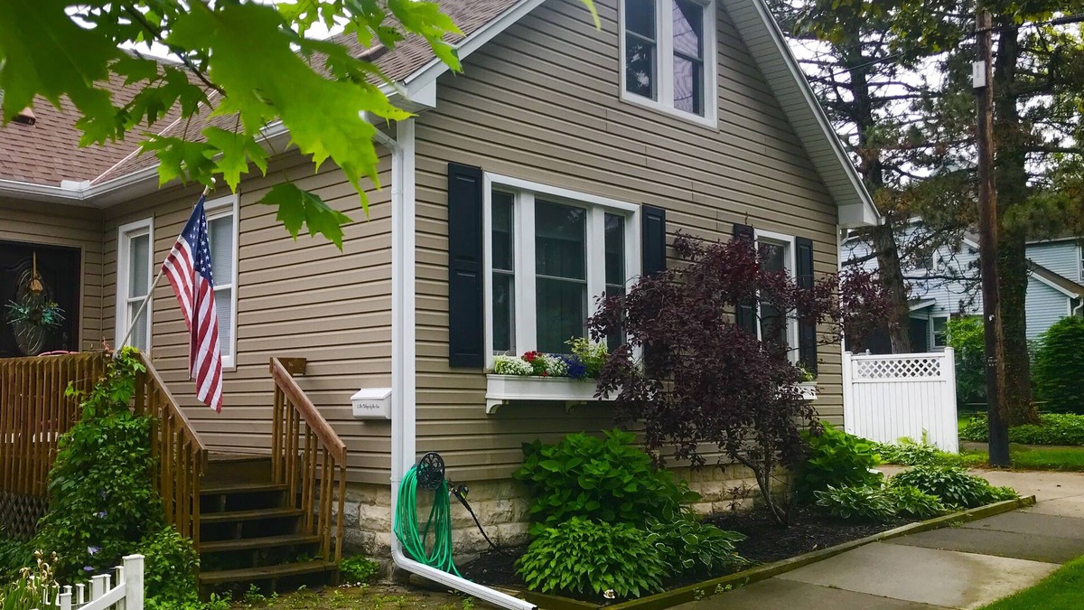 Saint Joseph House | Historic and quiet St. Joseph neighborhood: Lovely comfortable 100 yo two story