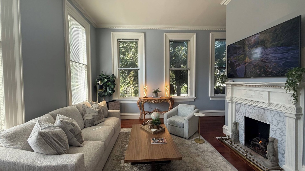 South of Broad Apartment | Historic Battery Getaway